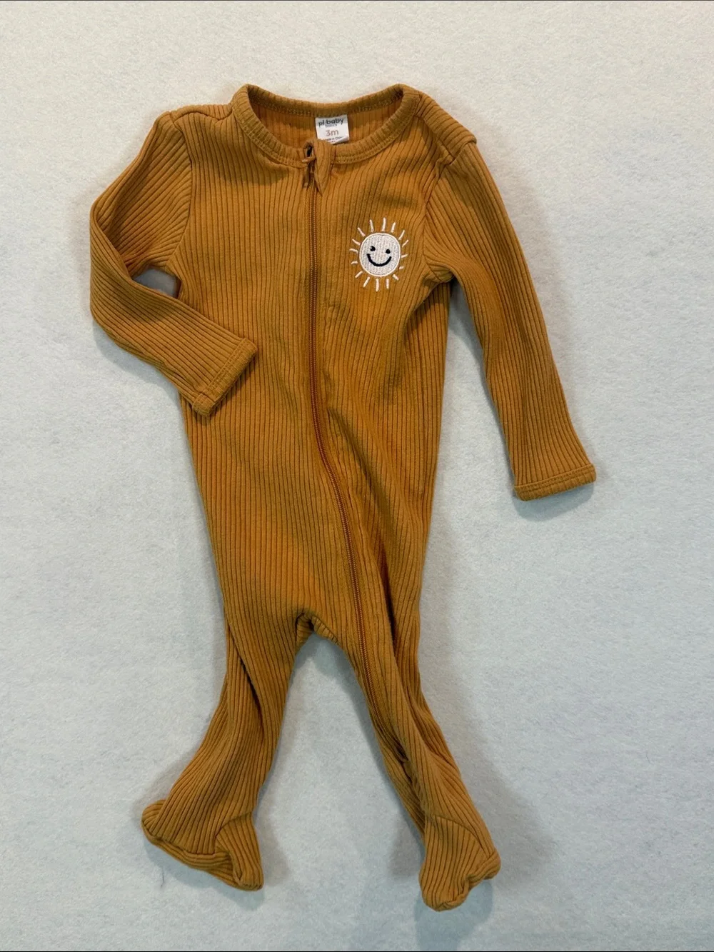 Lot of 4 0-3 mo Outfits Footies. EUC CONVERSE & ORGANIC. UU